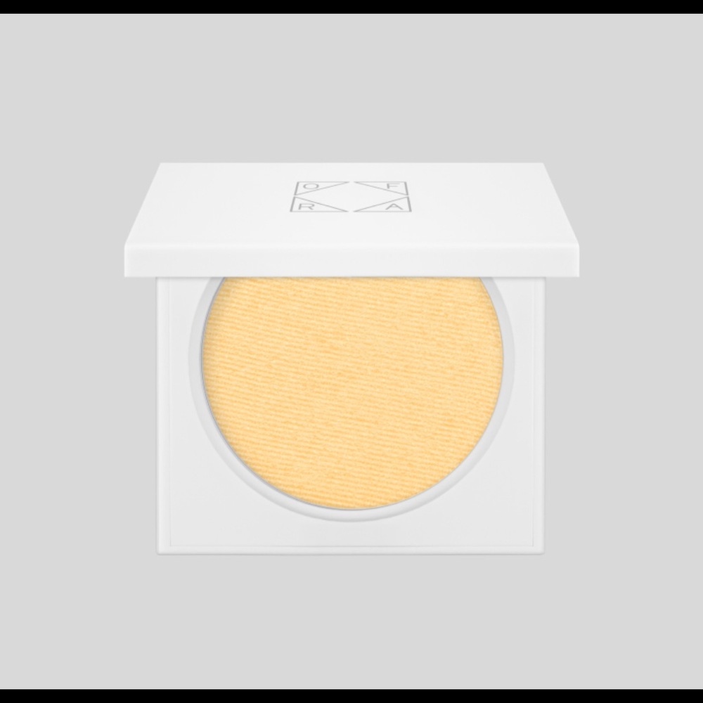 OFRA cosmetics. All-in-one Pressed Banana Powder.